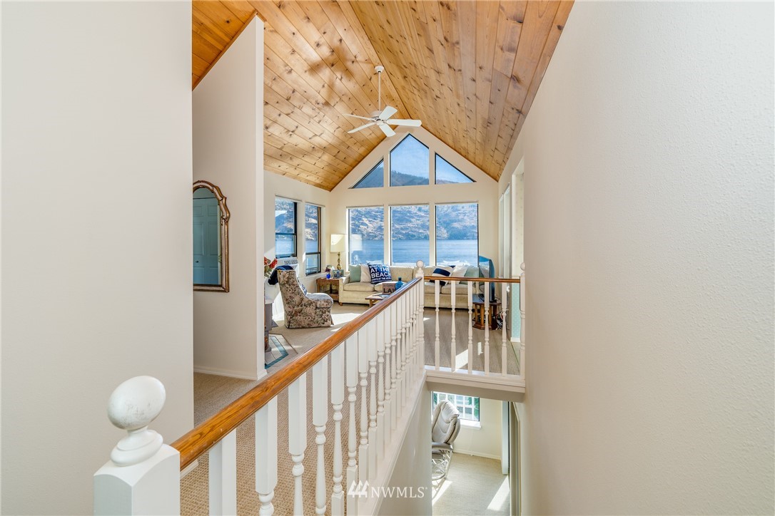 15898 South Lakeshore Road Chelan, WA 98816 - Photo 8 of 24 Gallery Image 8