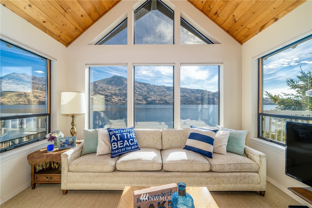 15898 South Lakeshore Road Chelan, WA 98816 - Photo 9 of 24 Gallery Image 9