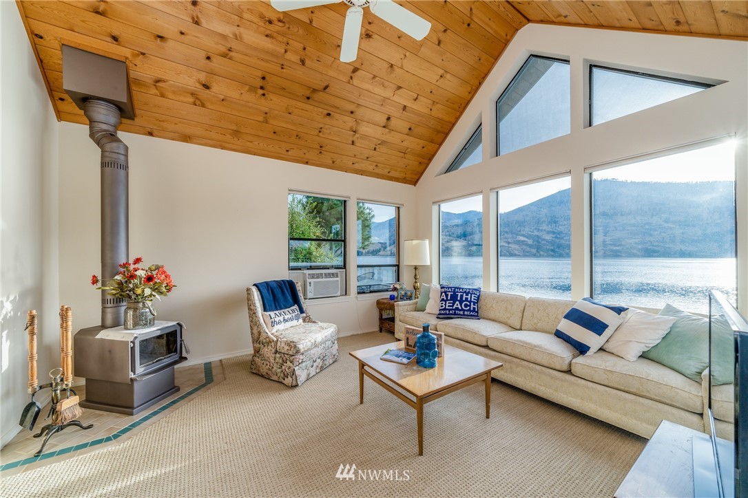 15898 South Lakeshore Road Chelan, WA 98816 - Photo 10 of 24 Gallery Image 10