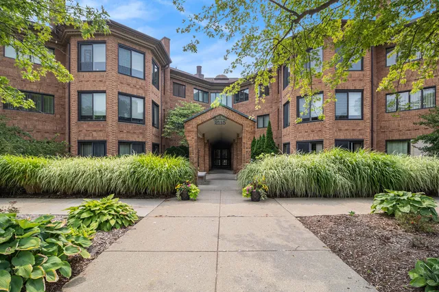 $375,000 | 2115 Nature Cove Court, Unit 206, Ann Arbor, MI 48104
