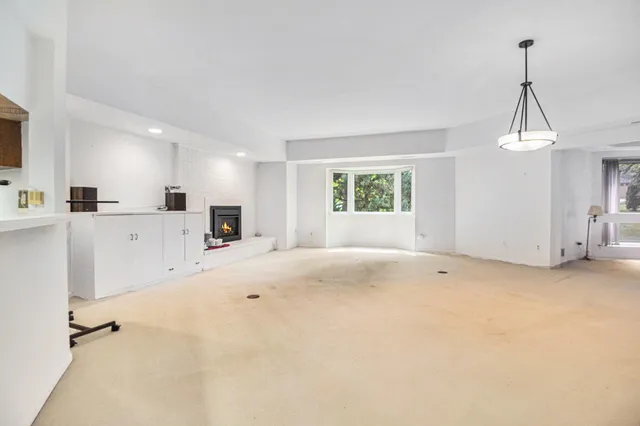 $375,000 | 2115 Nature Cove Court, Unit 206, Ann Arbor, MI 48104