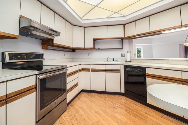 $375,000 | 2115 Nature Cove Court, Unit 206, Ann Arbor, MI 48104