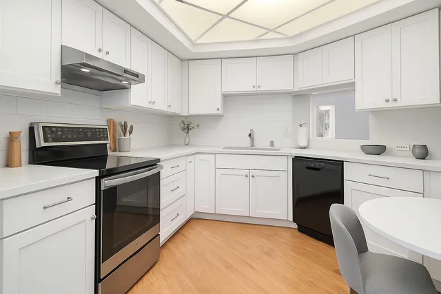 $375,000 | 2115 Nature Cove Court, Unit 206, Ann Arbor, MI 48104