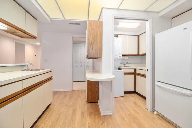 $375,000 | 2115 Nature Cove Court, Unit 206, Ann Arbor, MI 48104