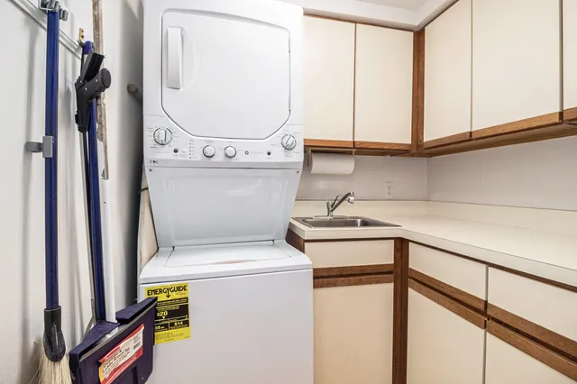 $375,000 | 2115 Nature Cove Court, Unit 206, Ann Arbor, MI 48104