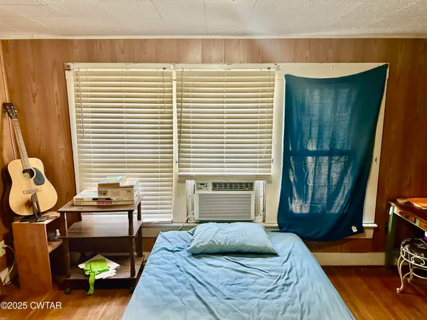 a view of livingroom with furniture