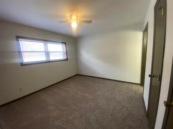 $725 | 1326 East 38th Street, Unit 12, Davenport, IA 52807