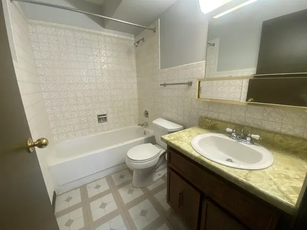 $725 | 1326 East 38th Street, Unit 12, Davenport, IA 52807