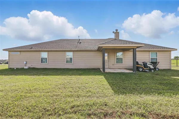 $395,000 | 240 Springwood Ranch Loop, Springtown, TX 76082