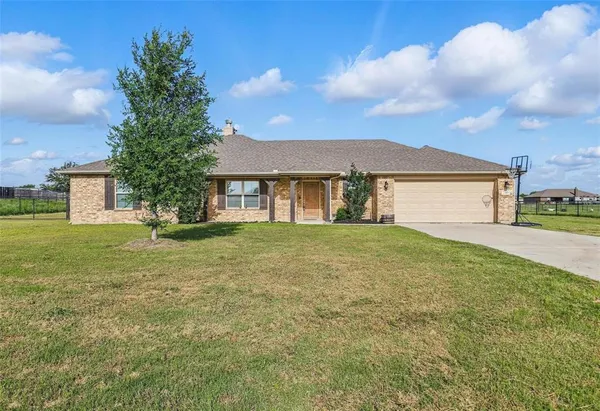 $395,000 | 240 Springwood Ranch Loop, Springtown, TX 76082