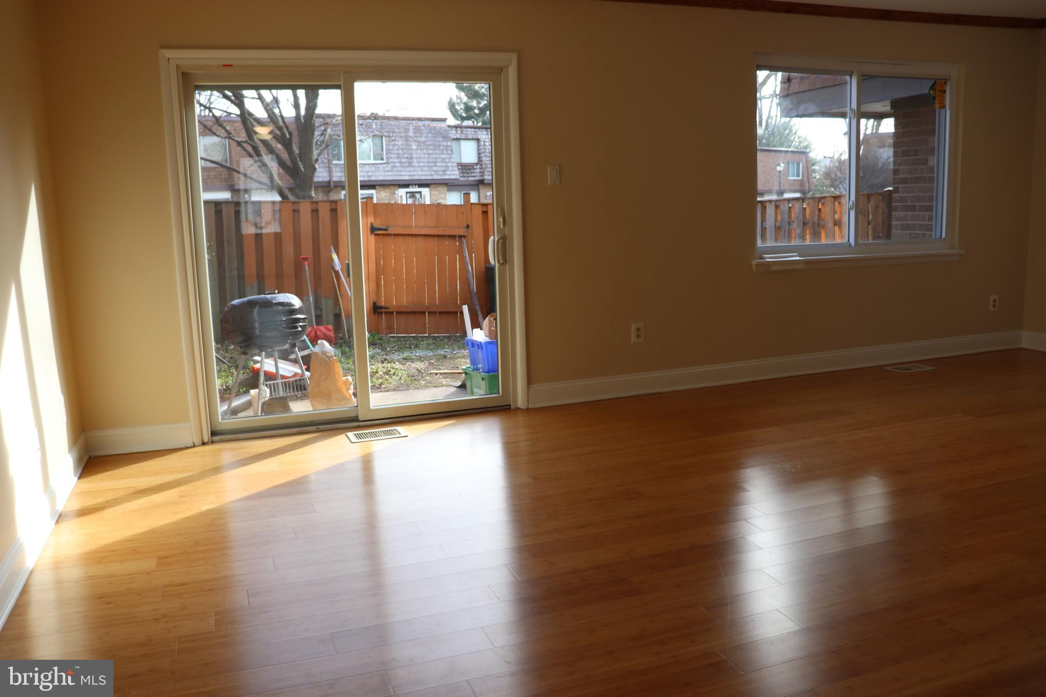 450 West Deer Park Road, Unit 14B Gaithersburg, MD 20877 - Photo 3 of 49 Living room