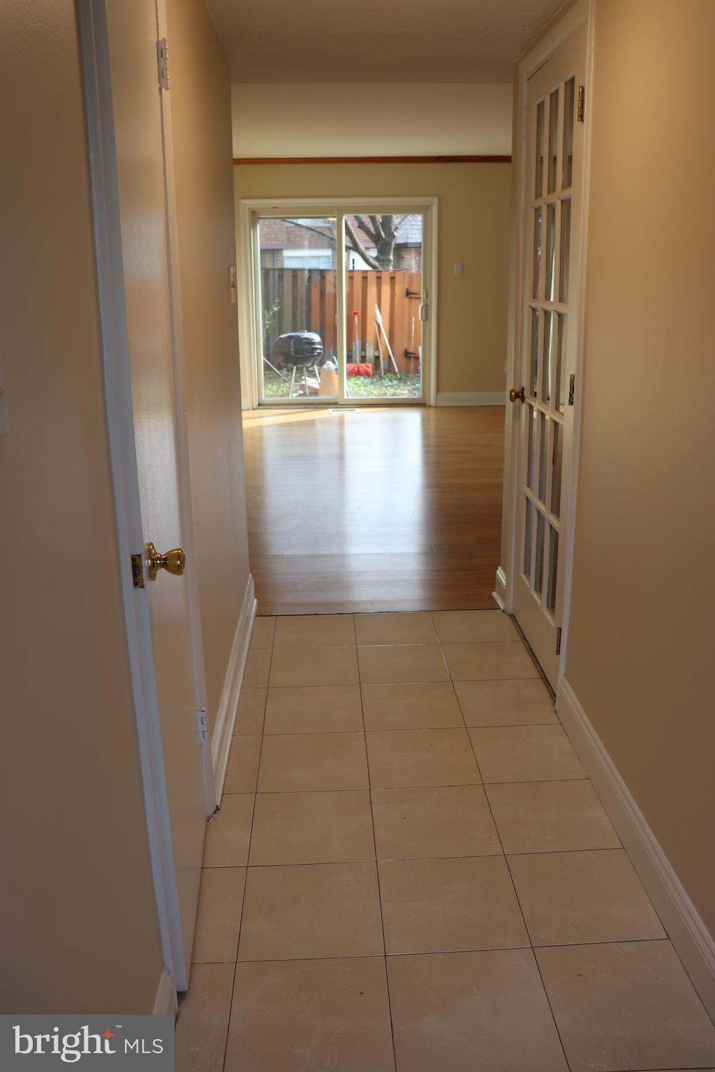 450 West Deer Park Road, Unit 14B Gaithersburg, MD 20877 - Photo 22 of 49 Hallway main level