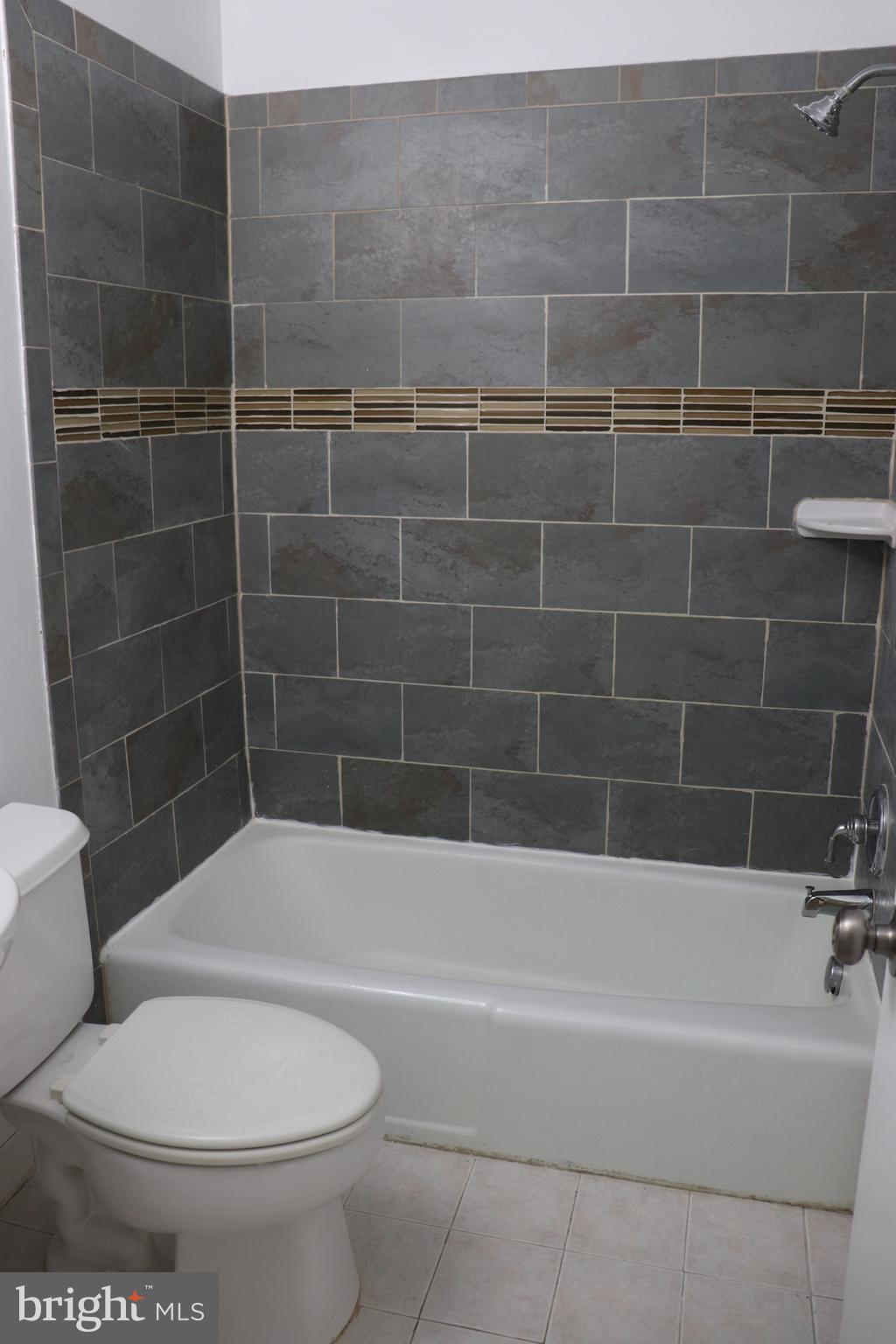 450 West Deer Park Road, Unit 14B Gaithersburg, MD 20877 - Photo 26 of 49 Full bath on 2nd level