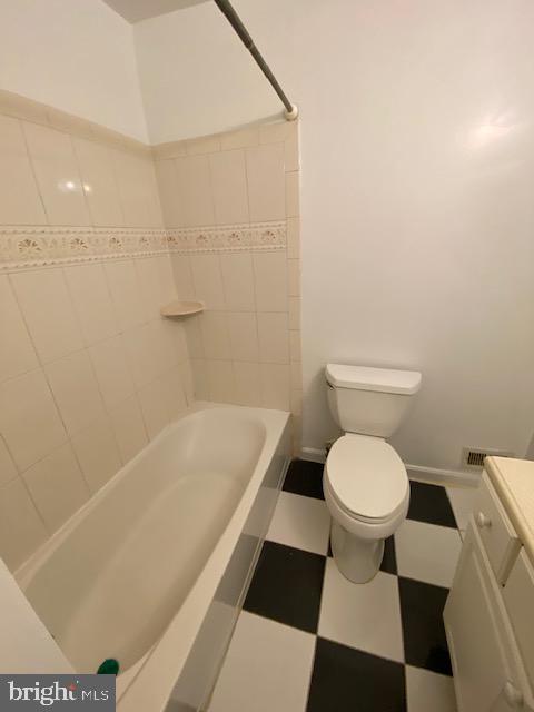450 West Deer Park Road, Unit 14B Gaithersburg, MD 20877 - Photo 28 of 49 Master bath