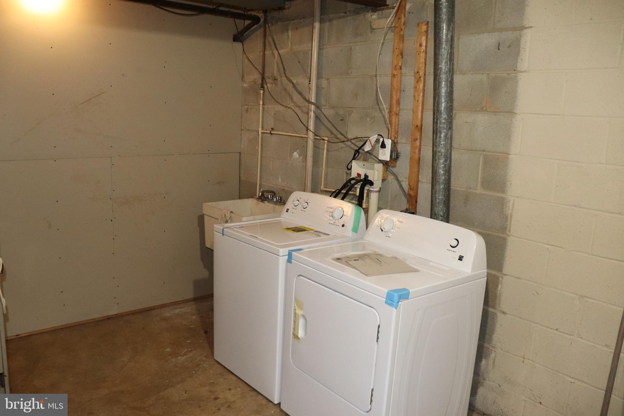 450 West Deer Park Road, Unit 14B Gaithersburg, MD 20877 - Photo 38 of 49 Utility room