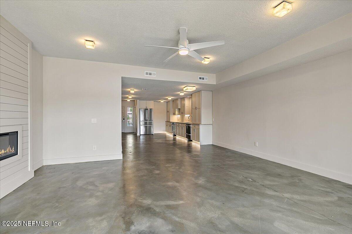 41 Fishermans Cove Road Ponte Vedra Beach, FL 32082 - Photo 12 of 36 a view of an empty room and a kitchen