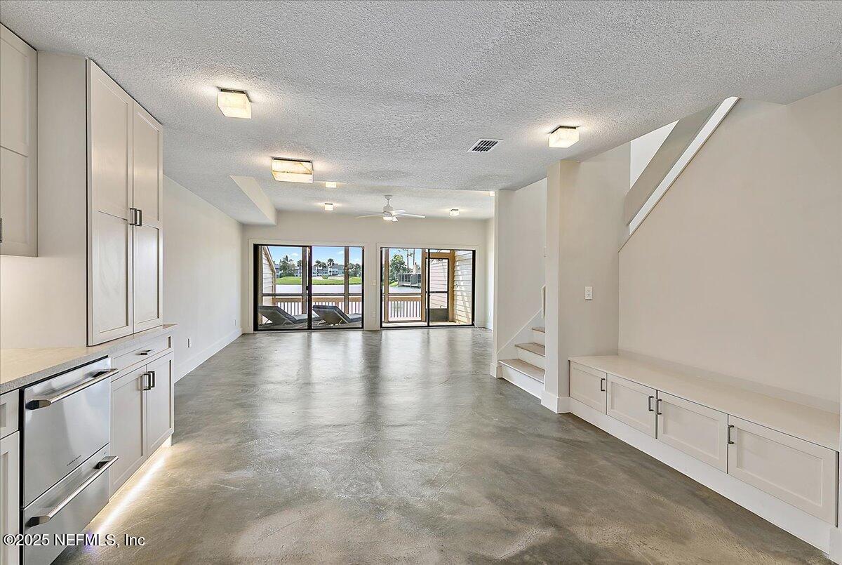 41 Fishermans Cove Road Ponte Vedra Beach, FL 32082 - Photo 15 of 36 a view of an empty room with a window