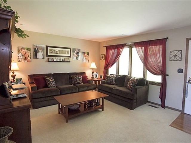 1N409 Pouley Road Elburn, IL 60119 - Photo 3 of 25