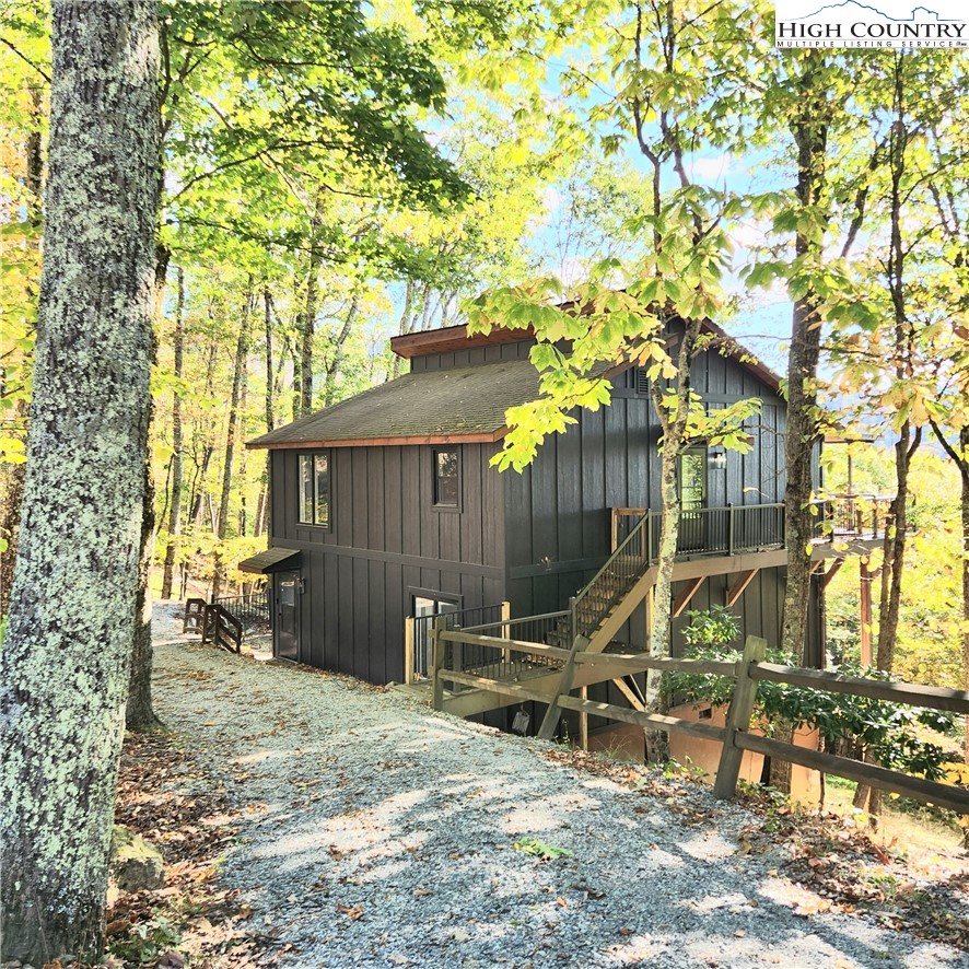 523 Pine Ridge Road Beech Mountain, NC 28604 - Photo 1 of 42 a view of a backyard with a table and chairs