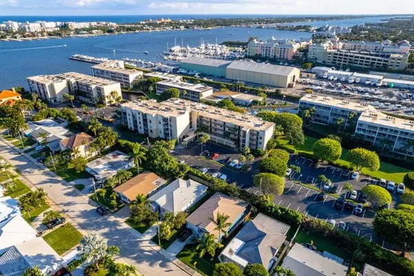 $189,000 | 890 North Federal Highway, Unit 202, Lantana, FL 33462