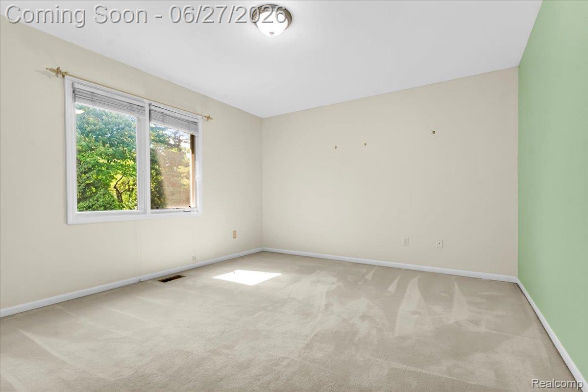 1781 Westridge Drive Rochester, MI 48306 - Photo 42 of 56 35-1781 Westridge Dr_34.jpg