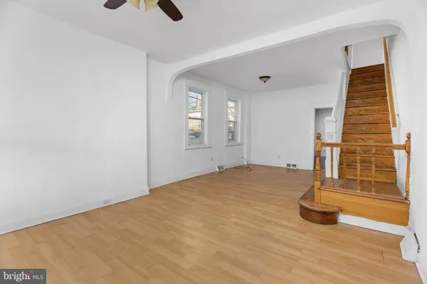 a view of empty room with window