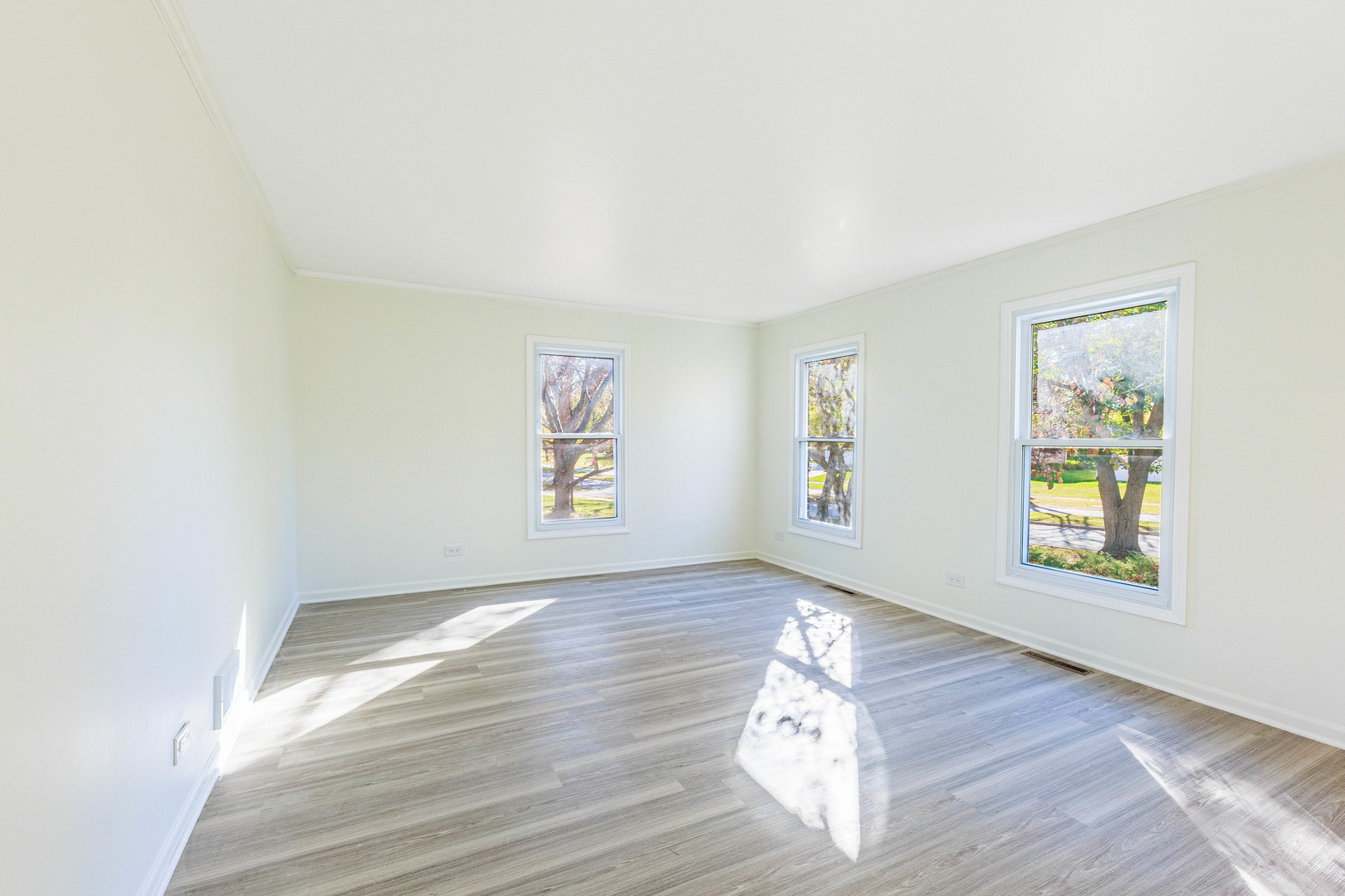 1224 West Whytecliff Road Palatine, IL 60067 - Photo 13 of 50 a view of empty room with window and wooden floor