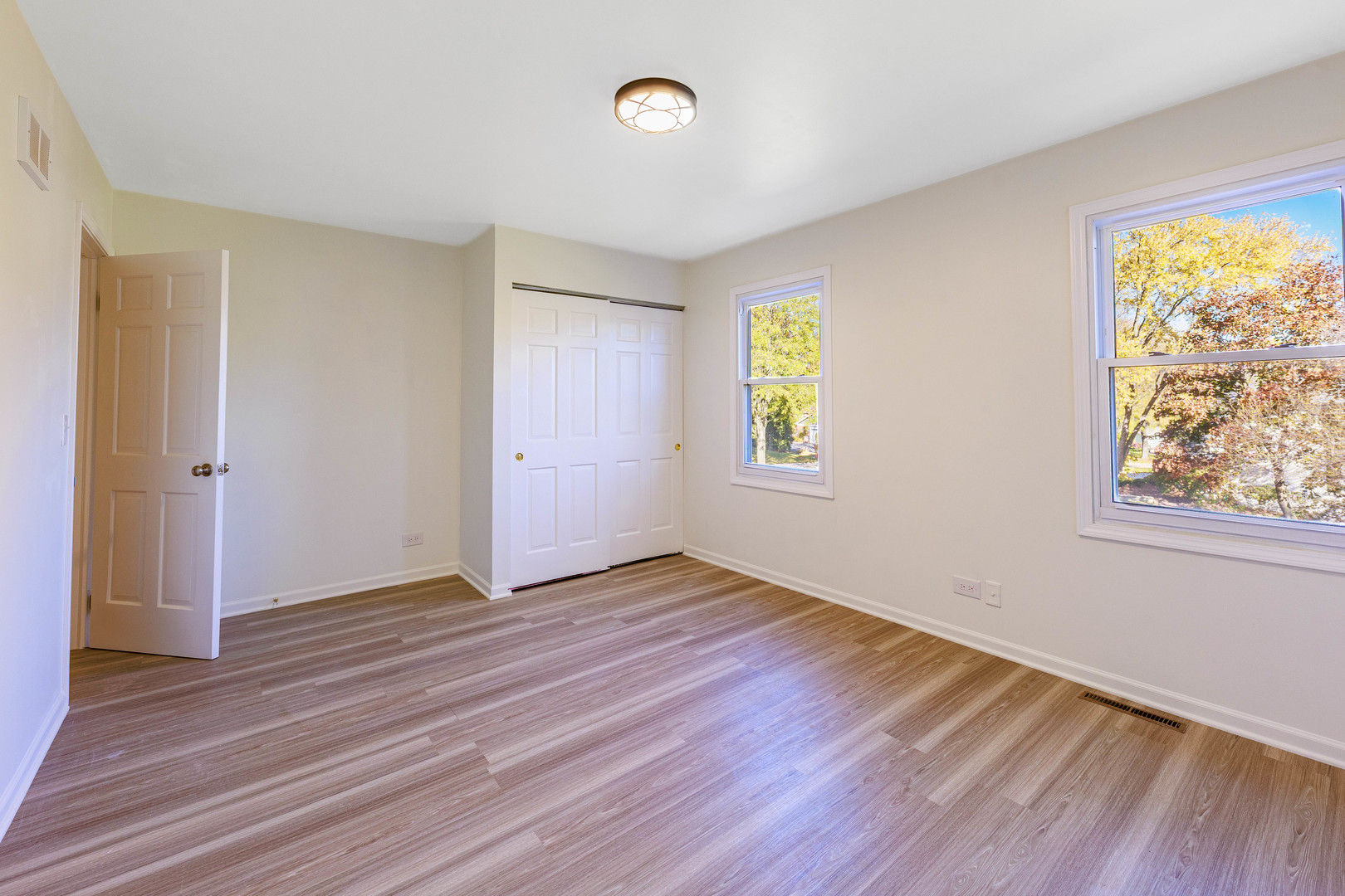 1224 West Whytecliff Road Palatine, IL 60067 - Photo 31 of 50 an empty room with windows and closet