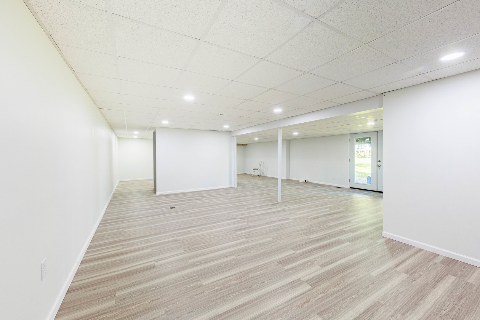 1224 West Whytecliff Road Palatine, IL 60067 - Photo 40 of 50 an empty room with wooden floor