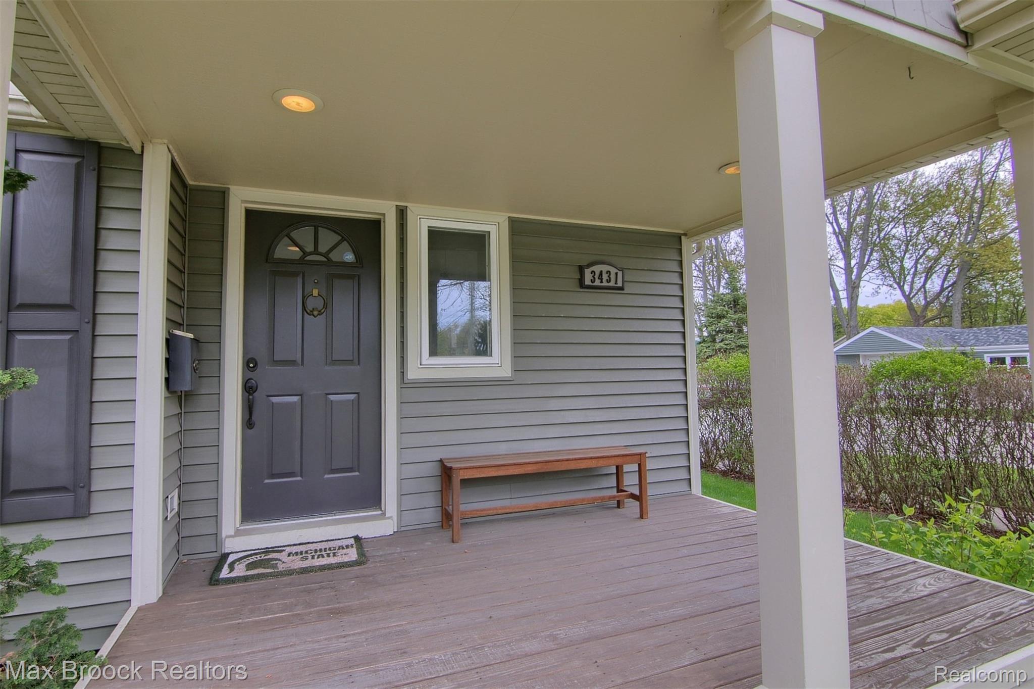 3431 Normandy Road Royal Oak, MI 48073 - Photo 3 of 31 3-Front Porch.jpg