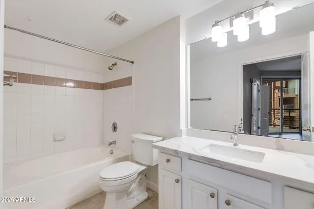 $1,800 | 1701 East Colter Street, Unit 218, Phoenix, AZ 85016