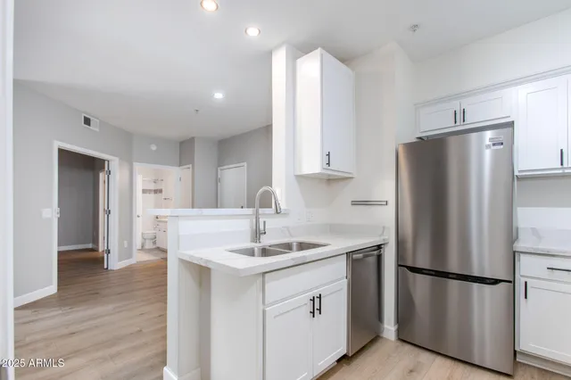 $1,800 | 1701 East Colter Street, Unit 218, Phoenix, AZ 85016