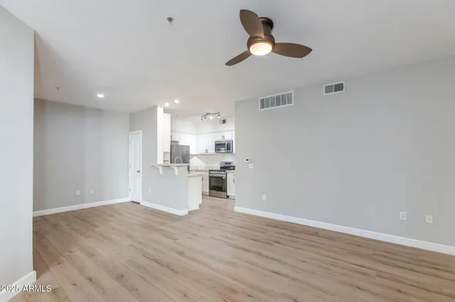 $1,800 | 1701 East Colter Street, Unit 218, Phoenix, AZ 85016