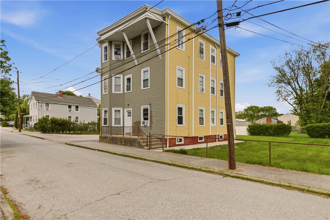 29 Prospect Street, Unit 3 Bristol, RI 02809 - Photo 2 of 20