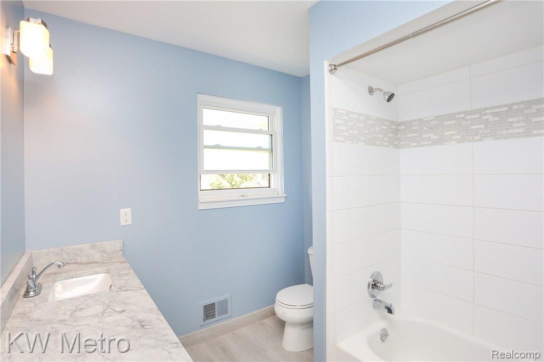 254 Slade Court Rochester, MI 48307 - Photo 34 of 48 Slade-33.jpg