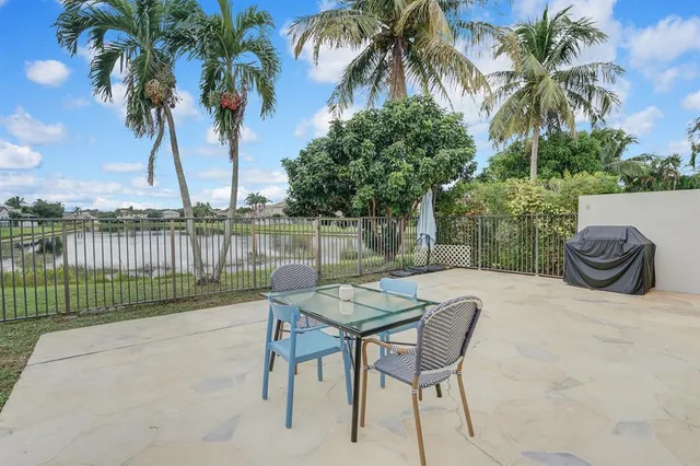a view of house with outdoor seating space