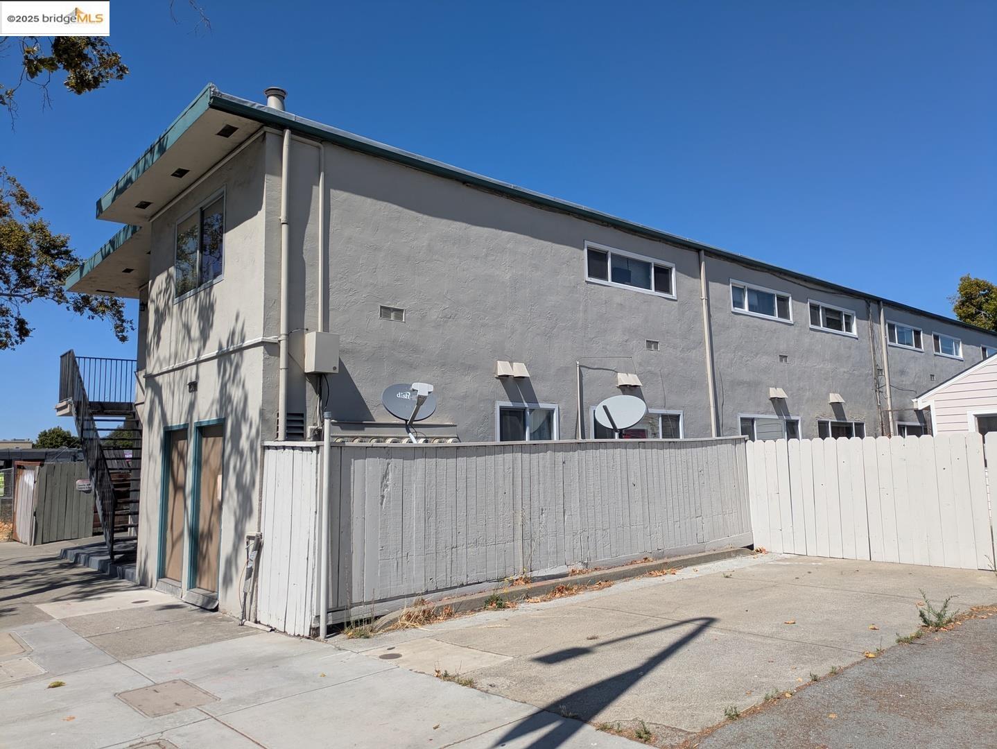 1213 San Pablo Avenue Berkeley, CA 94706 - Photo 5 of 13 a front view of a house with a garage