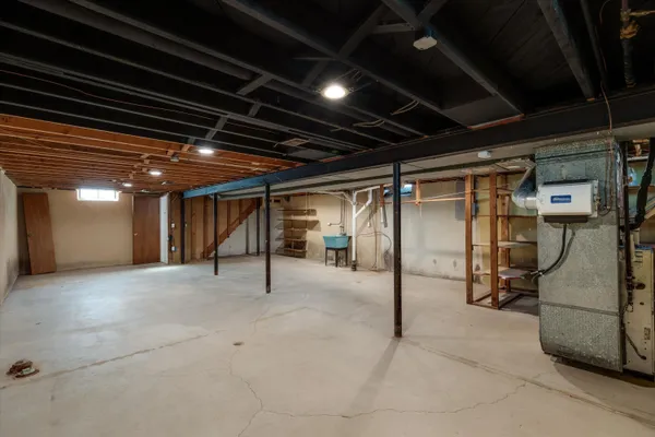 $225,000 | 27317 Welsh Drive, Warren, MI 48092