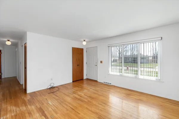 $225,000 | 27317 Welsh Drive, Warren, MI 48092