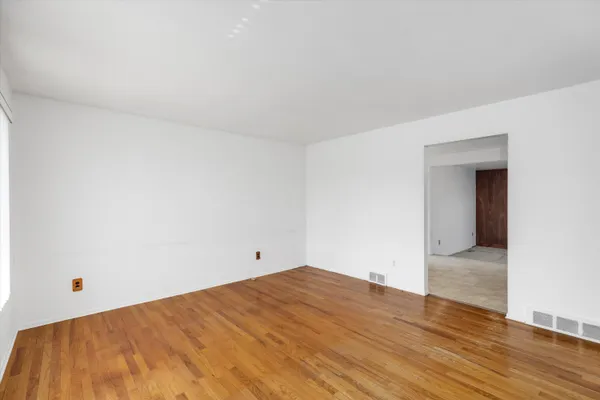 $225,000 | 27317 Welsh Drive, Warren, MI 48092