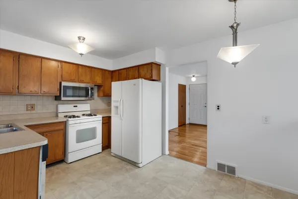 $225,000 | 27317 Welsh Drive, Warren, MI 48092