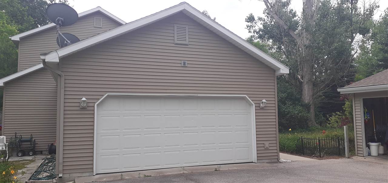 3126 North Three Mile Road Traverse City, MI 49686 - Photo 6 of 12 1877252-5.JPG