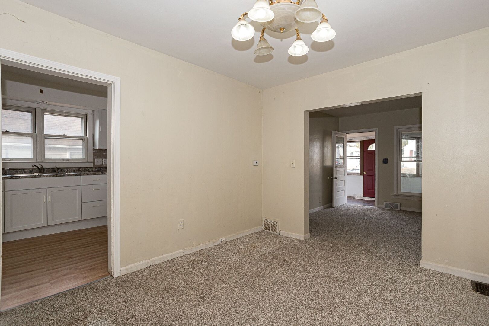2738 11th Avenue Moline, IL 61265 - Photo 10 of 35
