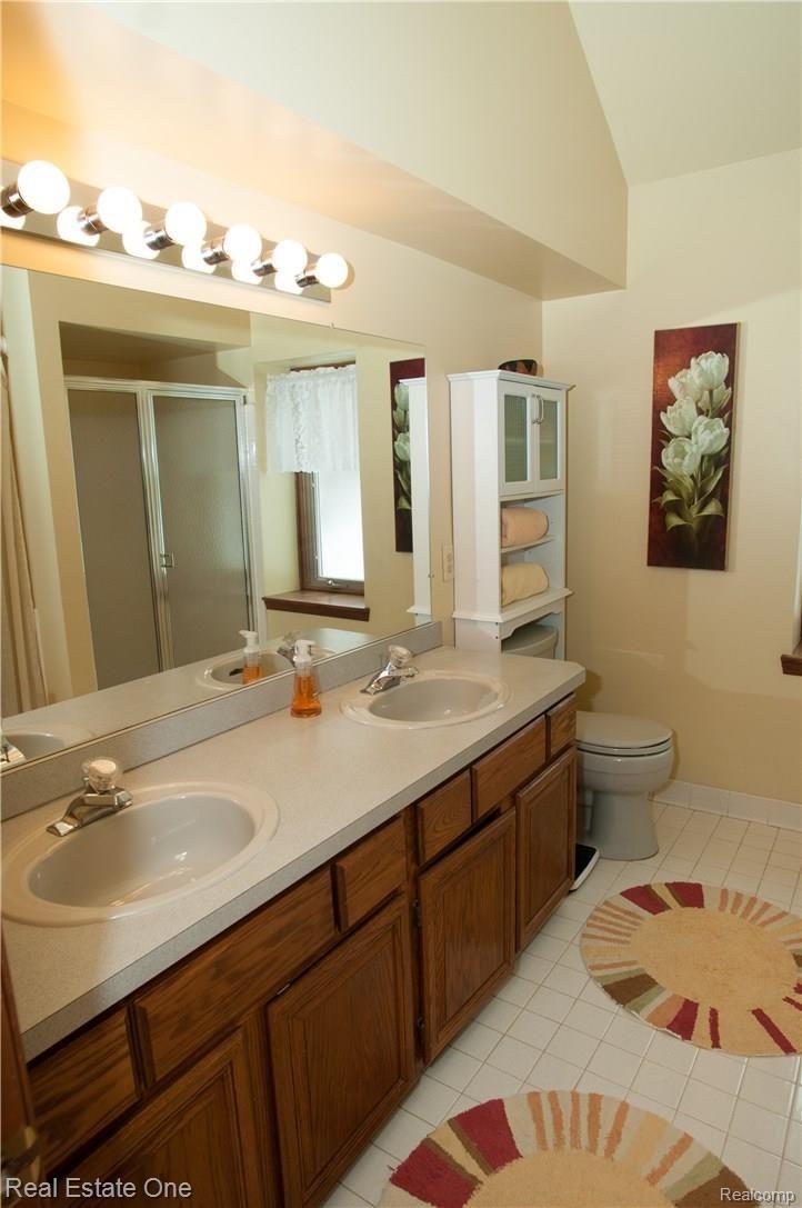 1347 Bembridge Drive Rochester, MI 48307 - Photo 14 of 66 1347-Bembridge-11.jpg