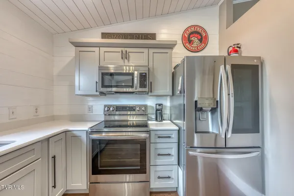 $429,000 | 4127 Grey Fox Drive, Kingsport, TN 37664