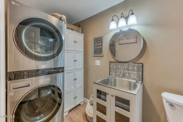 $429,000 | 4127 Grey Fox Drive, Kingsport, TN 37664