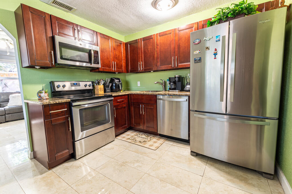 5912 Banana Road Royal Palm Estates, FL 33413 - Photo 11 of 23 DSC_0062-HDR