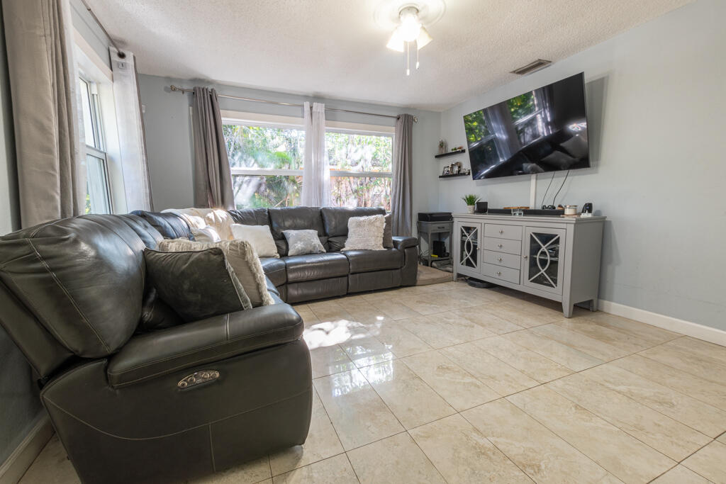 5912 Banana Road Royal Palm Estates, FL 33413 - Photo 4 of 23 DSC_0026-HDR