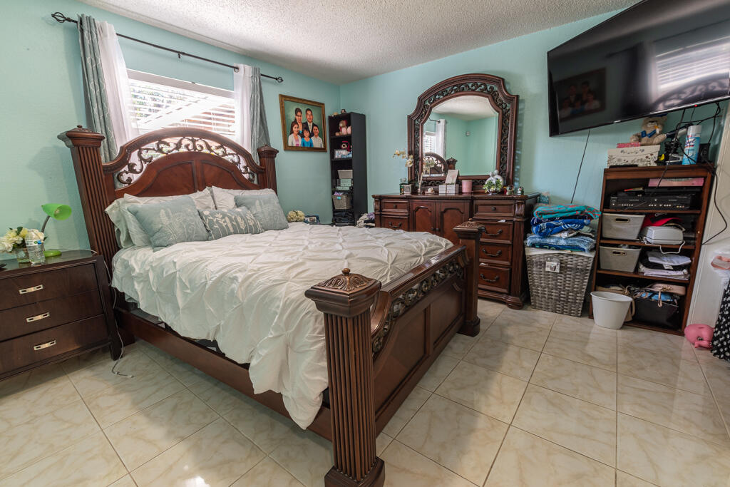 5912 Banana Road Royal Palm Estates, FL 33413 - Photo 6 of 23 DSC_0050-HDR