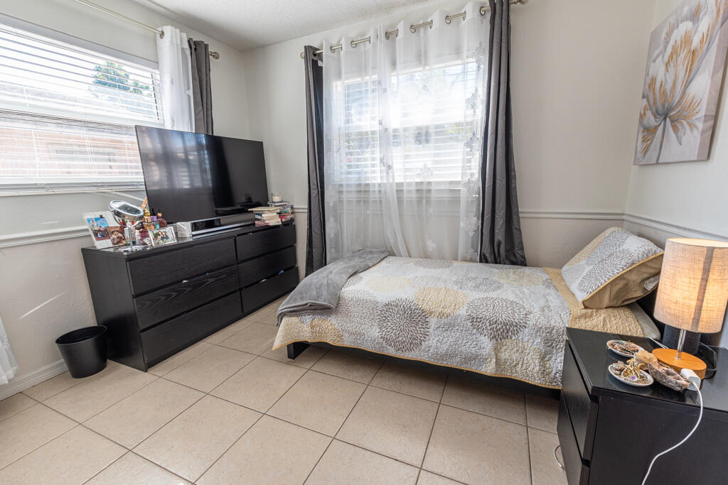 5912 Banana Road Royal Palm Estates, FL 33413 - Photo 9 of 23 DSC_0047-HDR